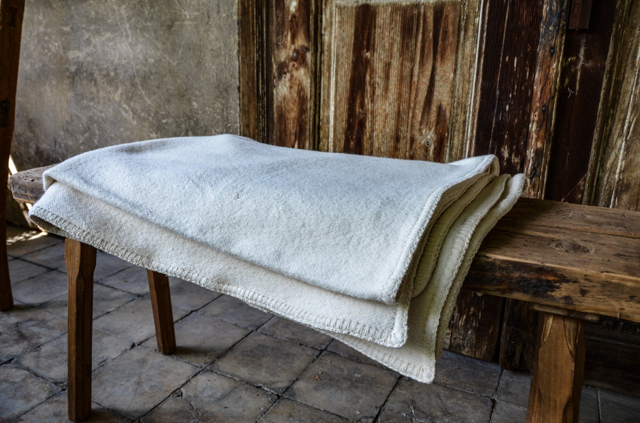 Throw: Eco-cotton with hand stich - TH92