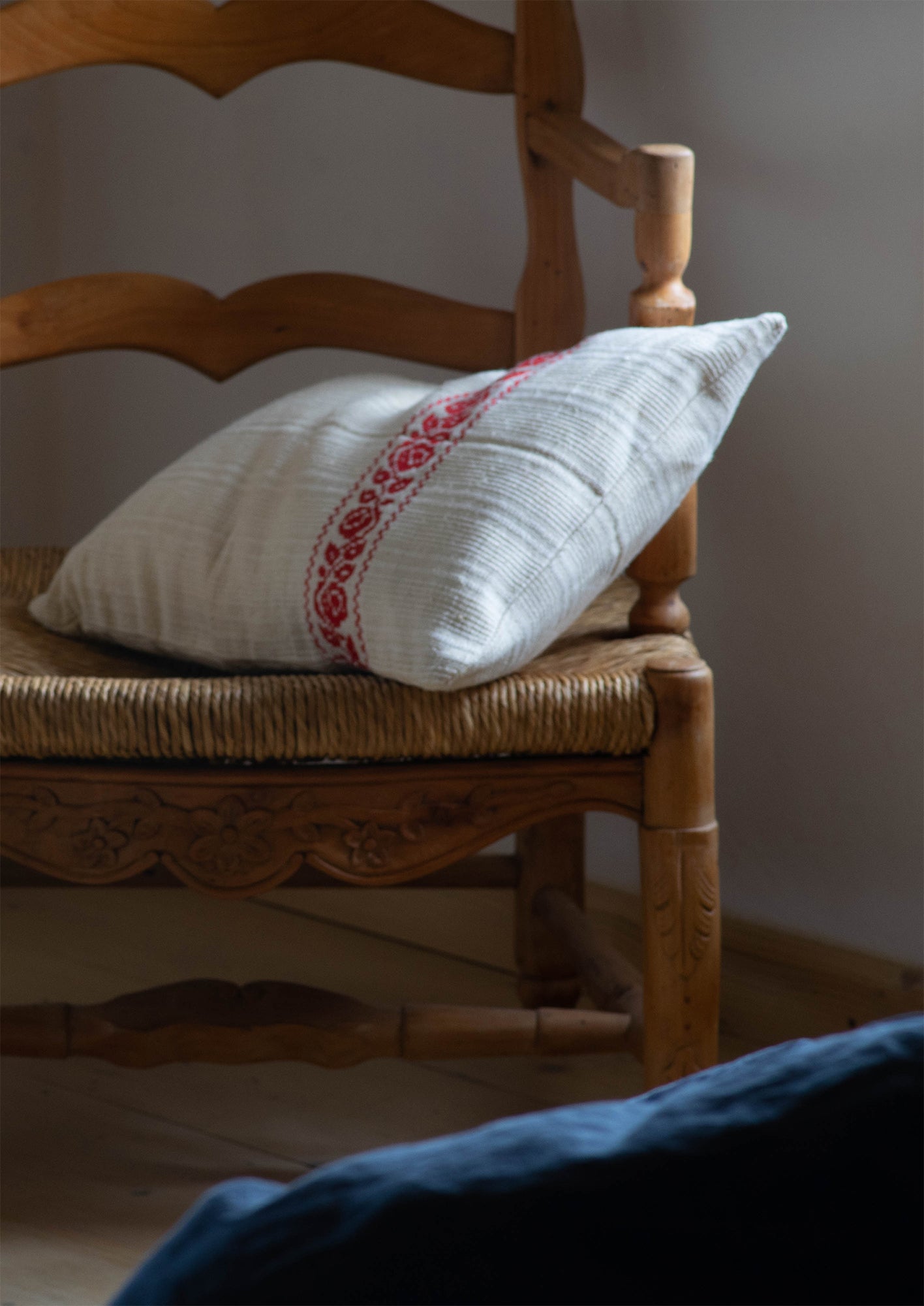 Pillow: Handwoven antique Hungarian hemp - P078