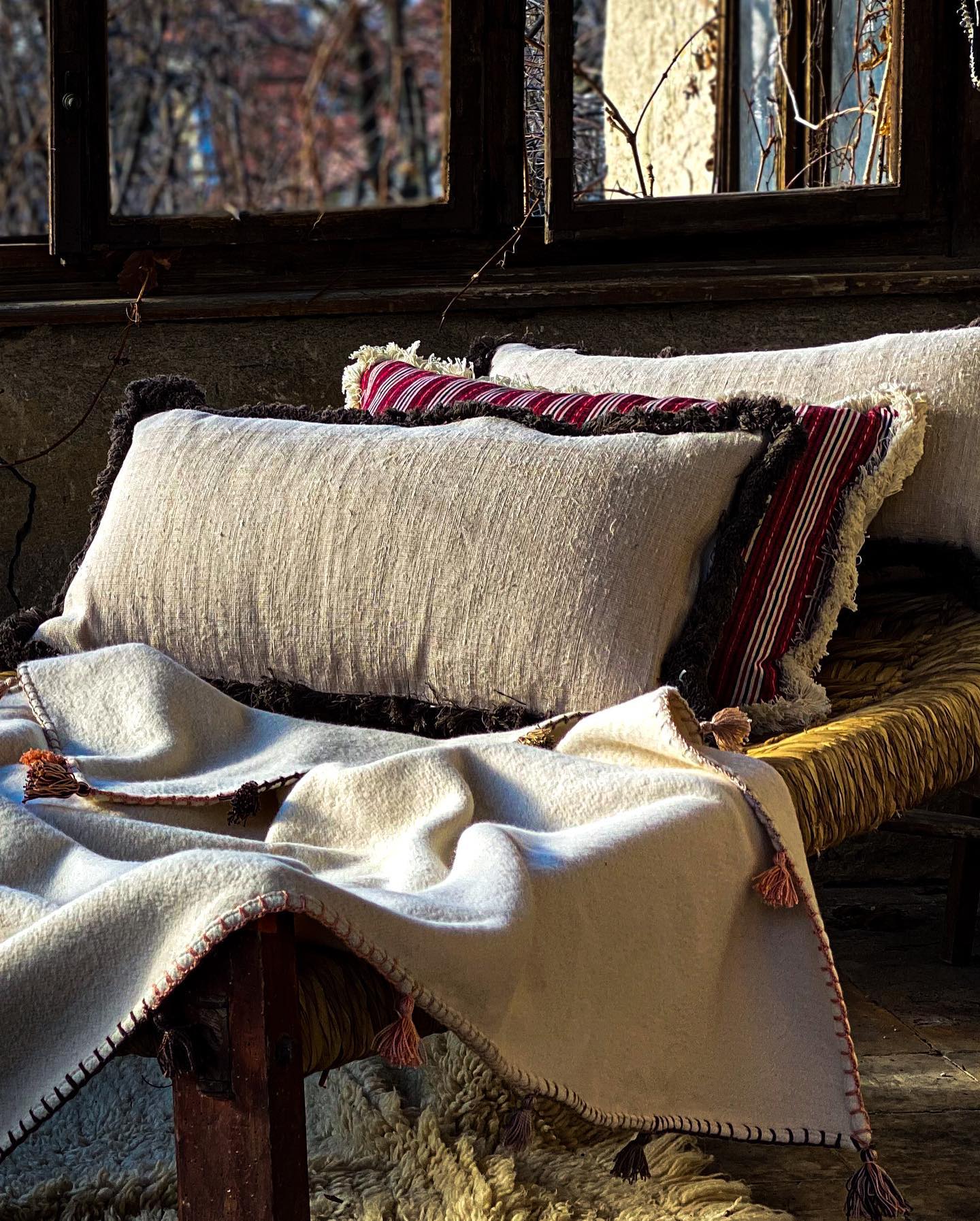 Pillow: Handwoven antique Hungarian hemp - P190