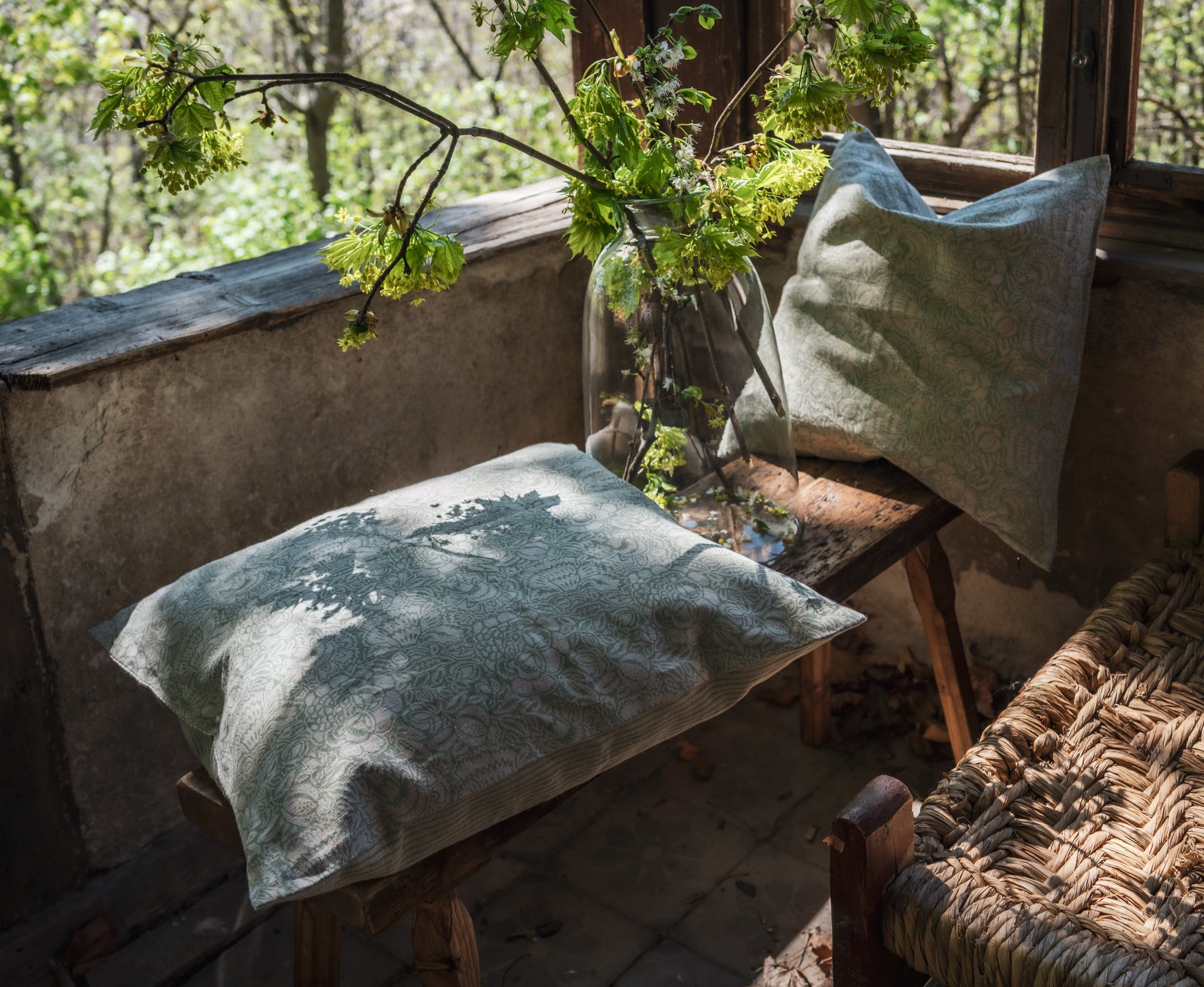 Pillow: Hand block printed linen, Heritage print - P419