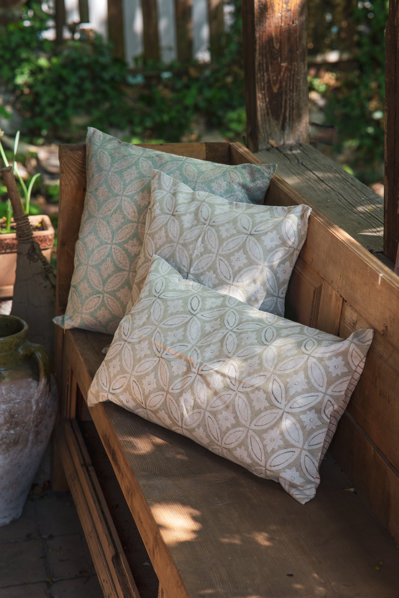 Pillow: Hand printed linen - P425