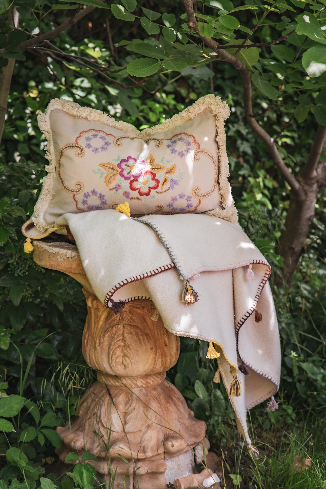 Pillow: Embroidered handwoven antique Hungarian hemp - P341