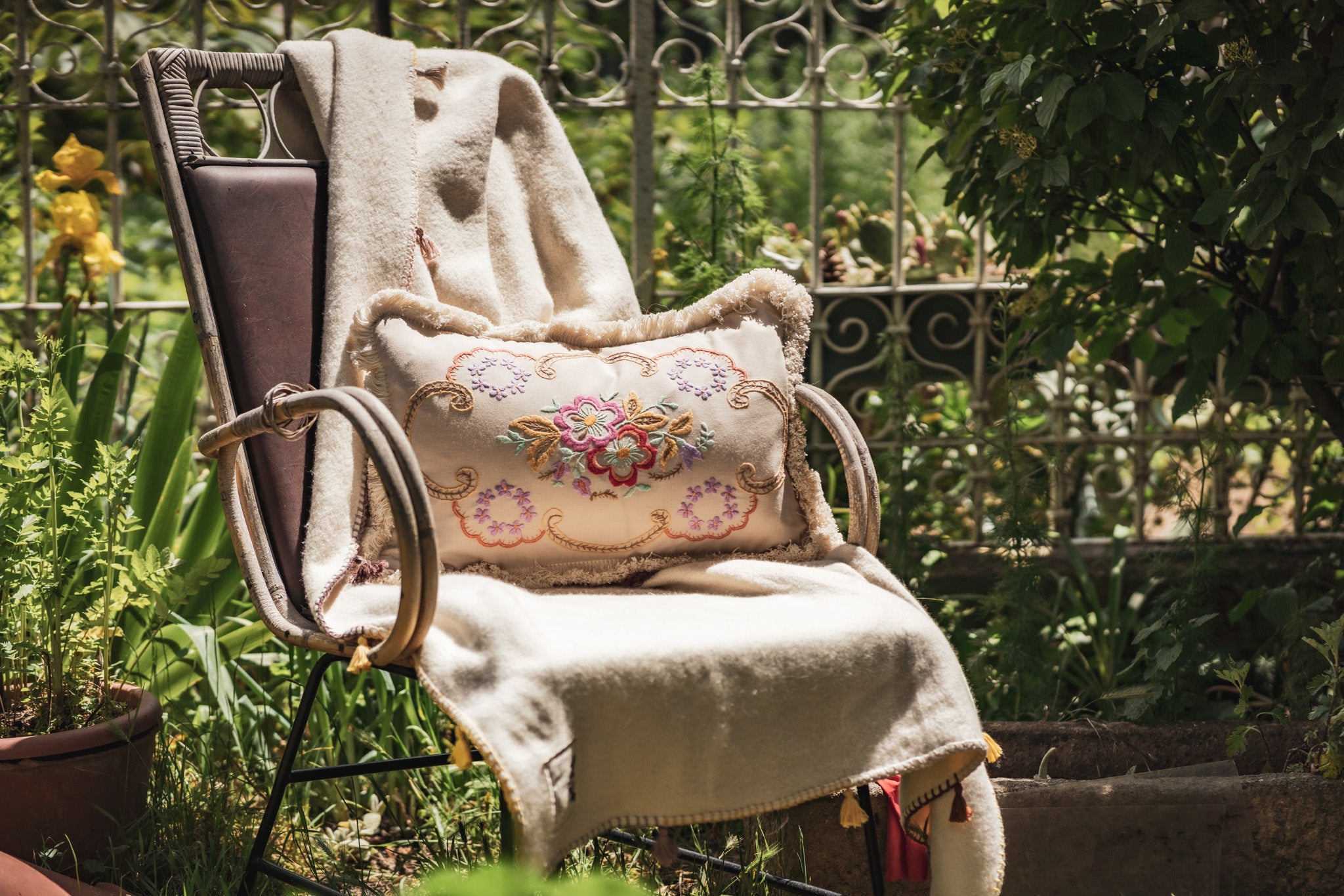 Pillow: Embroidered handwoven antique Hungarian hemp - P341