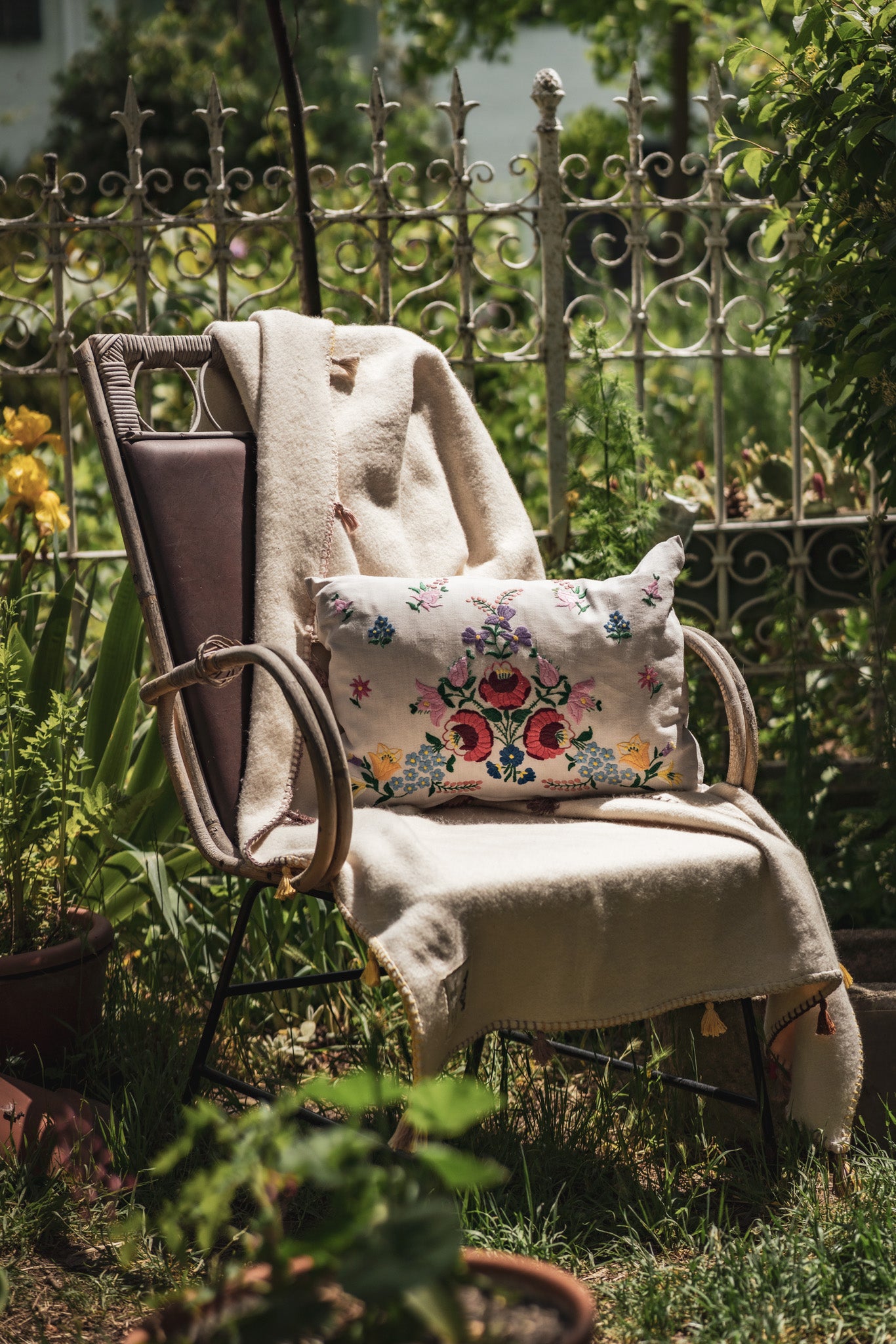 Pillow: Embroidered handwoven antique Hungarian hemp - P345