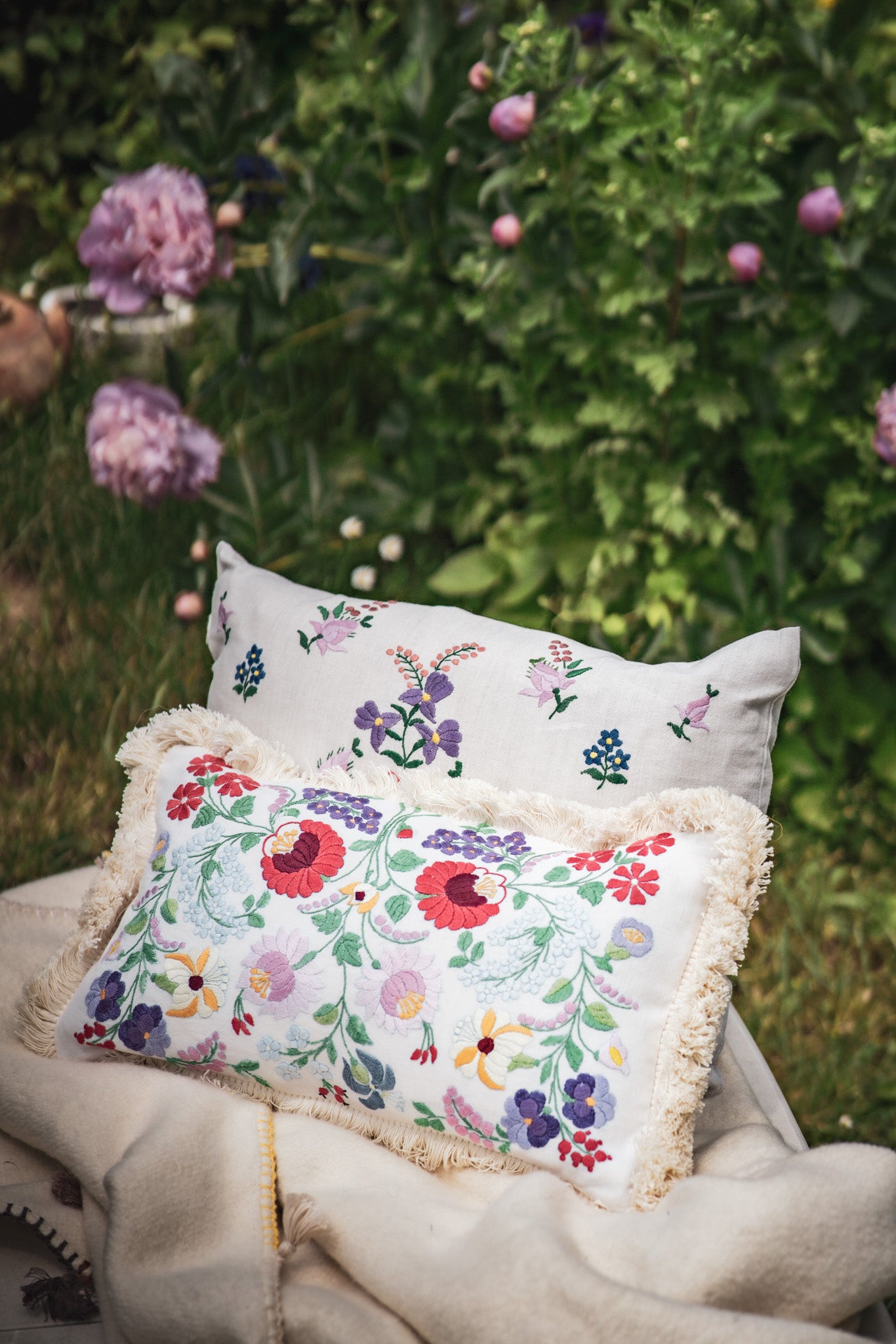 Pillow: Embroidered handwoven antique Hungarian hemp - P345