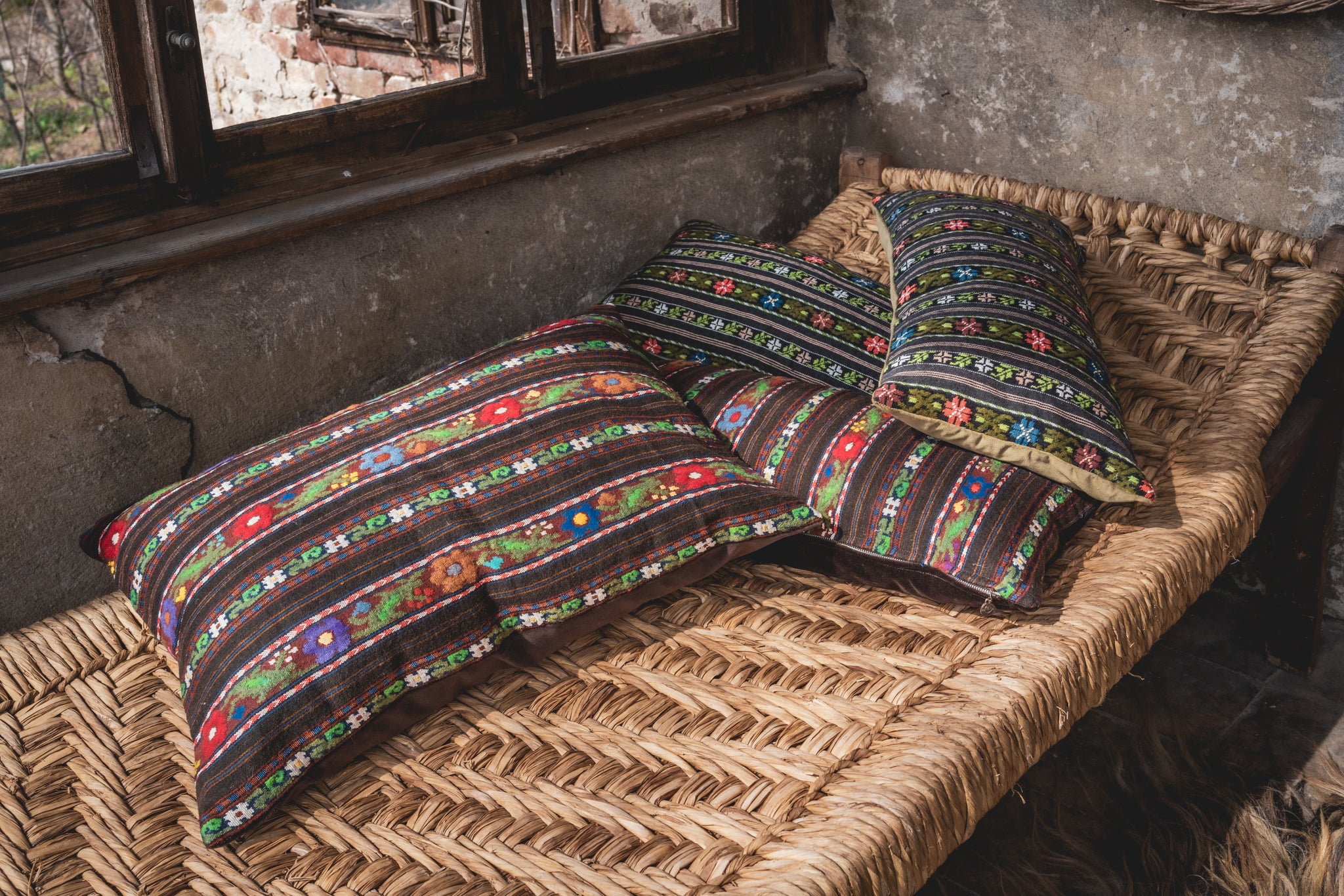 Pillow: Artifact textile, handwoven in Romania - P409