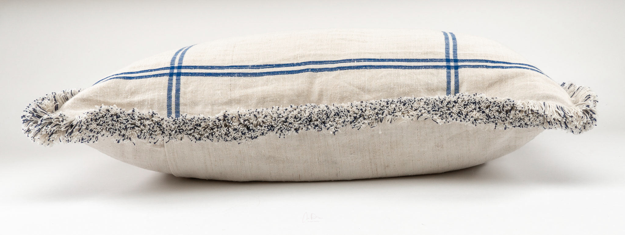 Pillow: Handwoven antique Hungarian hemp - P207
