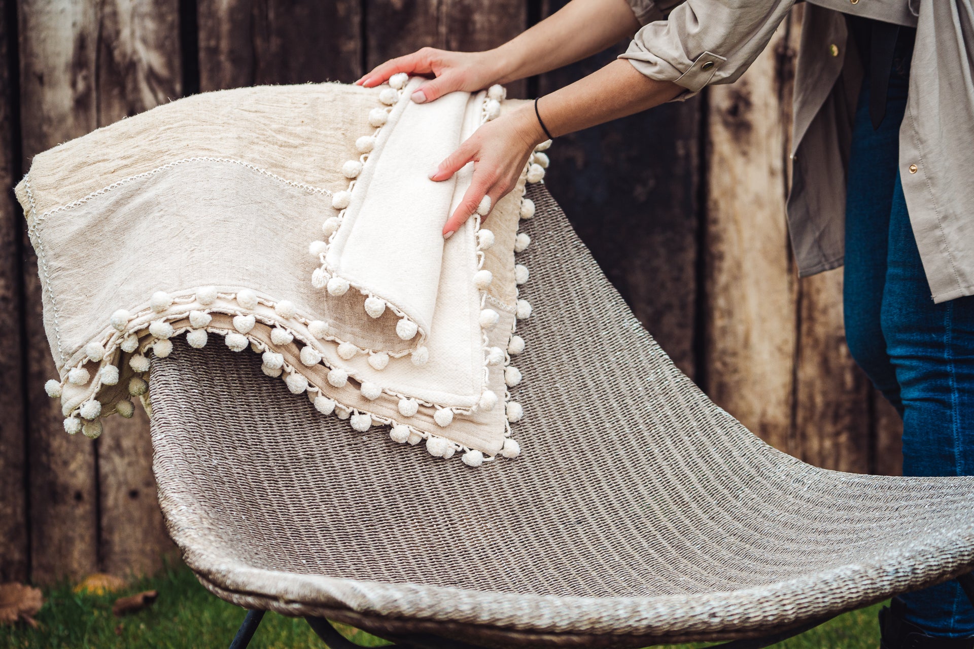Throw: Antique hemp with bubble fringe - TH111