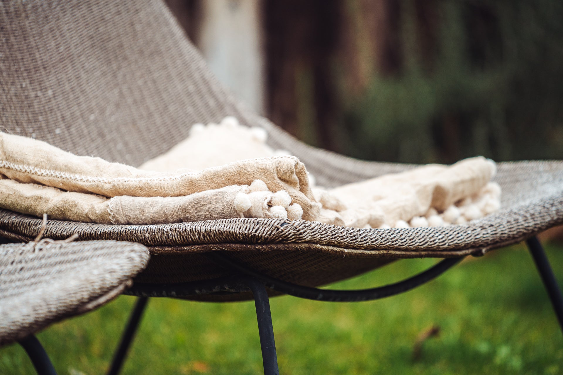 Throw: Antique hemp with bubble fringe - TH111